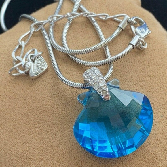 Swarovski Wonders of the Sea Eternity Blue Sea Scallop Shell Necklace & Earrings - Picture 2 of 8